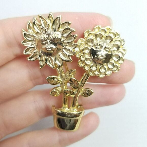 Vintage Flowers with Faces in a Plant Pot Brooch, Gold Tone Lapel Pin, Estate - Picture 5 of 5